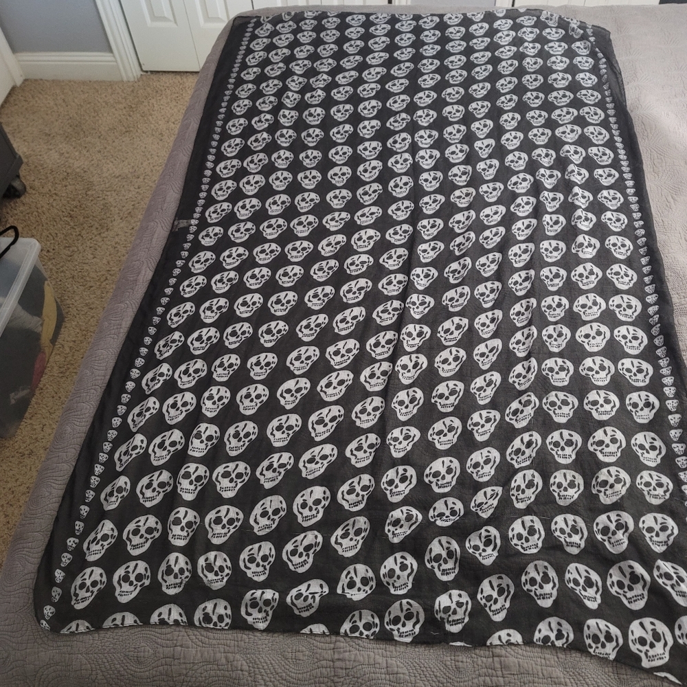 XL Skull Scarf/Wrap